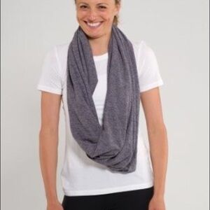🍋Lululemon gray infinity scarf .